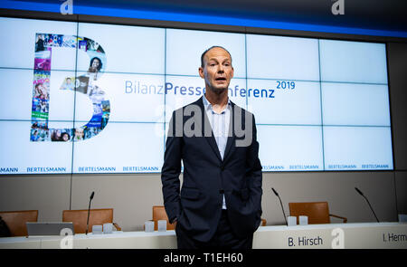 Berlin, Allemagne. Mar 26, 2019. Thomas Rabe, Président de la Bertelsmann SE & Co. KGaA Bertelsmann dans le bureau de représentation. Le groupe Bertelsmann comprend le groupe de télévision RTL Group, le groupe de l'édition Penguin Random House, l'éditeur de magazines Gruner Jahr, la société de Musique BMG et le fournisseur de services d'Arvato. Crédit : Bernd von Jutrczenka/dpa/Alamy Live News Banque D'Images