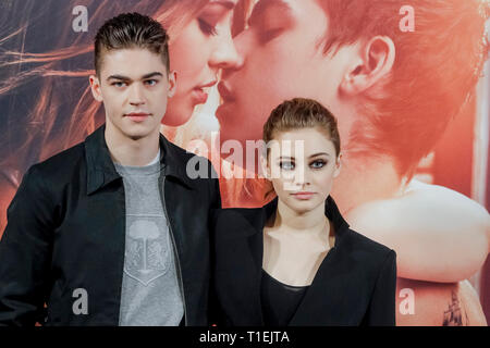 Madrid, Espagne. Mar 26, 2019. Hero Fiennes Tiffin et Josephine Langford assister à la Après une séance à la VP Plaza de Espana Hotel à Madrid, Espagne le 26 mars 2019. Credit : Jimmy Olsen/Media Espagne*** ***aucune perforation/Alamy Live News Banque D'Images