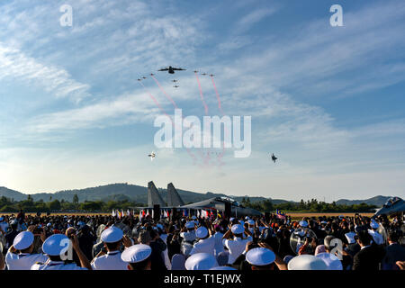 Langkawi, Malaisie. Mar 26, 2019. Performance acrobatique est illustré par Royal Malaysian Air Force (CGRR) lors de la 15ème Langkawi International Maritime and Aerospace Exhibition (LIMA) à Langkawi, Malaisie, le 26 mars 2019. La 15e Lima a débuté le mardi, avec les entreprises de défense du monde entier luttant pour une plus grande part dans les pays asiatiques de l'industrie de la défense. Credit : Chong Chung Voon/Xinhua/Alamy Live News Banque D'Images