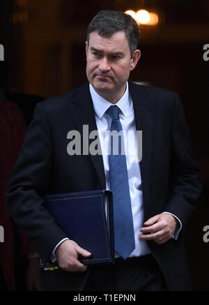 Londres, Royaume-Uni. Mar 26, 2019. Réunion du Cabinet. Les membres du gouvernement du Theresa peut assister à la réunion hebdomadaire du Cabinet à l'intérieur Numéro 10 Downing Street. David Gauke MP Lord chancelier et secrétaire d'Etat à la justice laissant numéro 10. Photo par : andrew parsons/Alamy Live News Banque D'Images