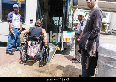Miami Florida,Omni Station,Metrobus,bus,bus,bus,transport en commun,accessibilité,handicapés,fauteuil roulant,rampe,Black Blacks Africains, Banque D'Images