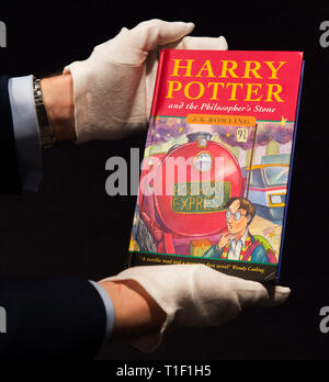 Bonhams Knightsbridge, Londres, Royaume-Uni. 25 mars 2019. Rare première édition Harry Potter et la pierre philosophale par JK Rowling, vente aperçu. Banque D'Images