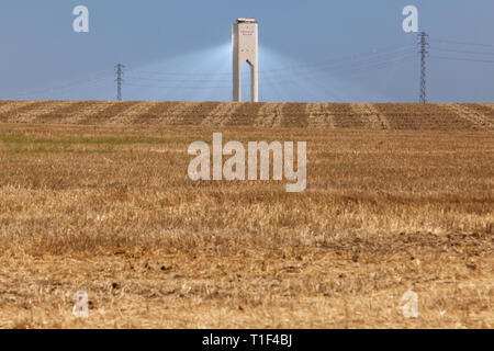 Séville - Abengoa solar power plant, à l'aide de centrale solaire thermique à concentration. Banque D'Images