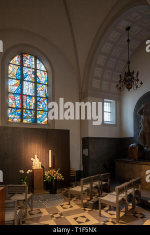 Krefeld, Dionysiuskirche, Saint Dionysius, 1752, 1840-1844 begonnen von Ernst Friedrich Zwirner umgebaut, Seitenkapelle Pieta mit Fenster, Hubert von Sp Banque D'Images