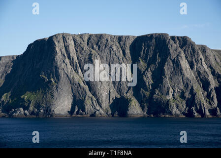 Cap Nord est un hotspot touristique sur l'île de Magerøya dans le Nord de la Norvège. Banque D'Images