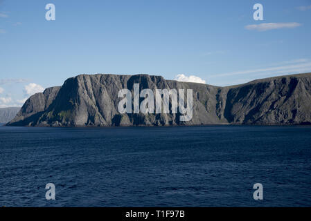 Cap Nord est un hotspot touristique sur l'île de Magerøya dans le Nord de la Norvège. Banque D'Images