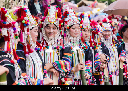 Belle jeune femme asiatique sur la tribu Akha Akha Swing Festival. Banque D'Images