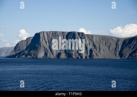 Cap Nord est un hotspot touristique sur l'île de Magerøya dans le Nord de la Norvège. Banque D'Images