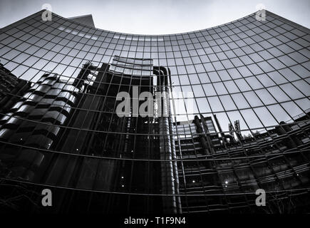 London, Royaume-Uni : métal et verre des gratte-ciel dans la ville de Londres. Photographie en noir et blanc. Banque D'Images