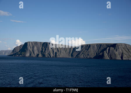 Cap Nord est un hotspot touristique sur l'île de Magerøya dans le Nord de la Norvège. Banque D'Images