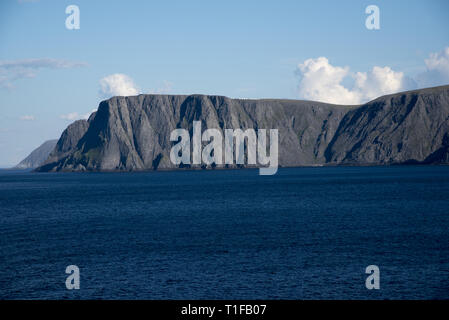 Cap Nord est un hotspot touristique sur l'île de Magerøya dans le Nord de la Norvège. Banque D'Images