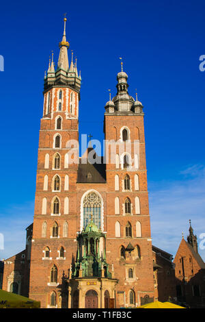 Voir l'église Notre Dame de l'élevée au ciel (également connu sous le nom de Saint Marys Church) à Cracovie Banque D'Images