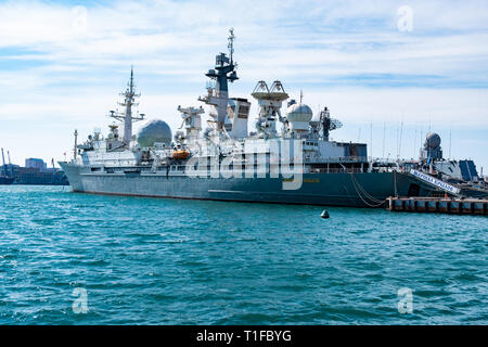 Mars, 2019 - Vladivostok, Primorsky Krai - Prévôt Krylov - le bateau du complexe de mesure se trouve dans le port de Vladivostok Banque D'Images