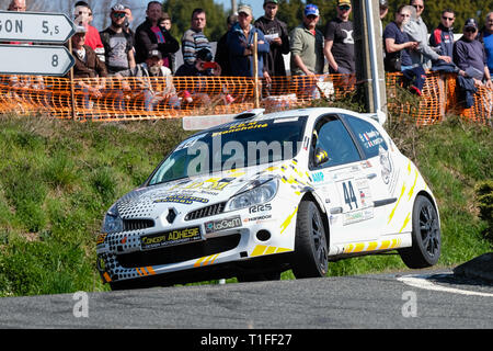 30e édition du Rallye des vignes à Régnié-Durette en Beaujolais. Voiture de sport. Banque D'Images