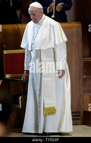 Rome, Italie. Mar 26, 2019. Le pape François dans la salle Jules César lors de sa visite à l'Campidoglio, la colline du Capitole à Rome, Italie Le 26 mars 2019. Credit : Giuseppe Ciccia/Pacific Press/Alamy Live News Banque D'Images