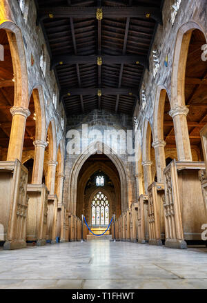 SHEFFIELD, ANGLETERRE - 7 mai 2009 : l'intérieur de la nef centrale de l'église cathédrale Saint Pierre et Saint Paul (Cathédrale de Sheffield). Sheffield. Engla Banque D'Images