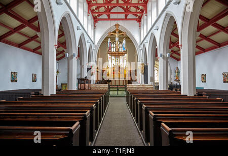 SHEFFIELD, Angleterre - le 8 mai 2009 : l'intérieur de la nef centrale de l'église Saint Matthieu. Sheffield. Le Yorkshire du Sud. L'Angleterre Banque D'Images