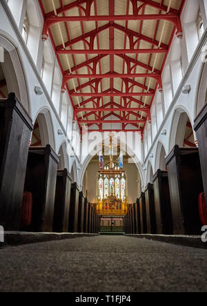 SHEFFIELD, Angleterre - le 8 mai 2009 : l'intérieur de la nef centrale de l'église Saint Matthieu. Sheffield. Le Yorkshire du Sud. L'Angleterre Banque D'Images