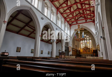 SHEFFIELD, Angleterre - le 8 mai 2009 : l'intérieur de la nef centrale de l'église Saint Matthieu. Sheffield. Le Yorkshire du Sud. L'Angleterre Banque D'Images