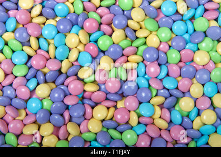 Close up fond de chocolats enrobés de sucre dans des tons pastel, thème de Pâques Banque D'Images