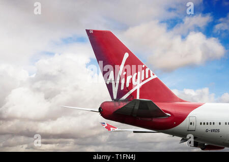 L'aéroport de Manchester, Royaume-Uni - 30 août 2015 : Virgin Atlantic Airways Boeing 747-443 CN-G 30885-1268 VROS instant après le décollage. Banque D'Images