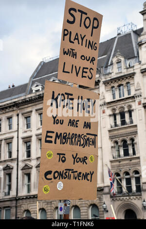 Mettre à la manifestation dans le centre de Londres contre Brexit et un appel pour les peuples d'un vote sur un accord final. London UK 23 Mars 2019 Banque D'Images