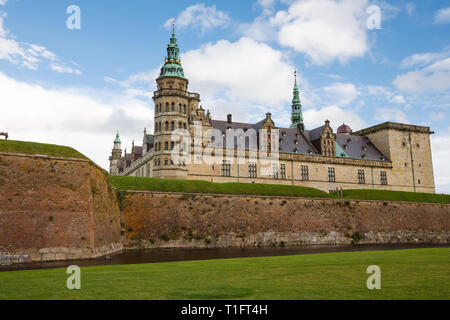 Vue extérieure de l'historique château de Kronborg à Helsingor, Danemark. Banque D'Images