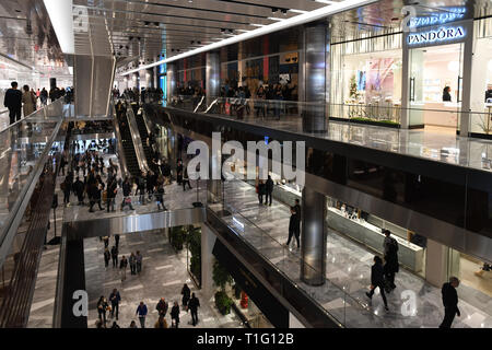 Les boutiques et restaurants à Hudson Yards Journée d'ouverture, New York, USA - 15 Mar 2019 Banque D'Images