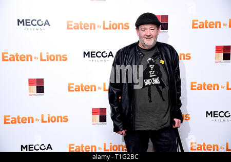 Johnny Vegas participant à la mangés par les Lions Premiere tenue à l'Hôtel Palais de Londres. Banque D'Images