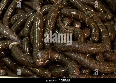 De Bury traditionnel boudin en production à R. S. dans les locaux de l'Irlande à Haslingden and Lancashire, Angleterre, que la société prend pour le concours du Meilleur Boudin Noir, les plus prestigieux festival célébrant le boudin qui a lieu du 14 au 16 mars 2008 en Normandie, France. R. S. L'Irlande, a été créée il y a 50 ans et emploie environ 15 personnes faisant plus de 300 tonnes de boudin noir chaque année. Boudin est un mets savoureux à base de sang animal, du gruau, des oignons, de matières grasses, de l'orge et d'épices. Banque D'Images