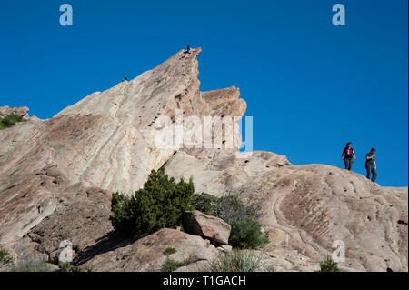 Les personnes qui désirent visiter Vasquez Rocks près de Agua Dulce dans la région de Antelope Valley de Californie du Sud. Banque D'Images