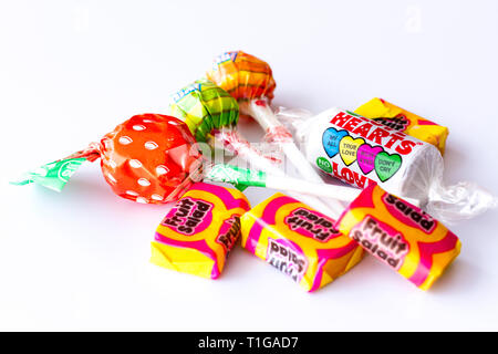 Variété de bonbons enveloppés, bonbons. United Kingdom. Banque D'Images
