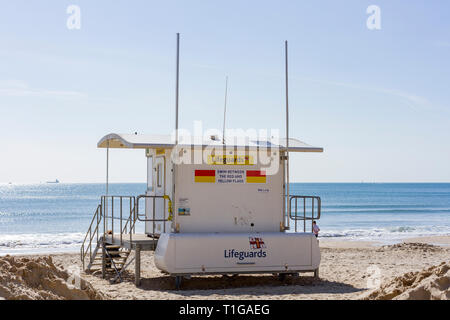 Station de sauvetage de la RNLI sur la plage de Bournemouth, Dorset, UK Banque D'Images