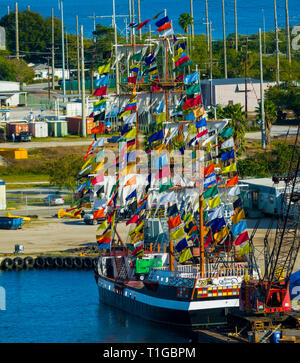 Seul le bateau pirate entièrement truqué, le Jose Gasparilla docked in Tampa Florida FL et est le point culminant de la fête Pirate Gasparilla Banque D'Images