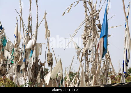 Drapeaux votifs-enterrement monticule-imam zone mazar ou mausolée de l'Asim-Désert de Taklakan. Hogan-Xingjiang-Chine-0060 Banque D'Images