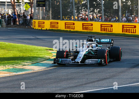 MELBOURNE, AUSTRALIE - 16 mars : Lewis Hamilton de Mercedes-AMG Petronas Motorsport pendant les qualifications au jour 3 de la Formule 1 2019 Grand australien Banque D'Images