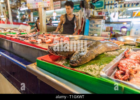 Le marché des aliments locaux Banzaan à Patong Thaïlande Banque D'Images