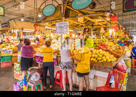 Le marché des aliments locaux Banzaan à Patong Thaïlande