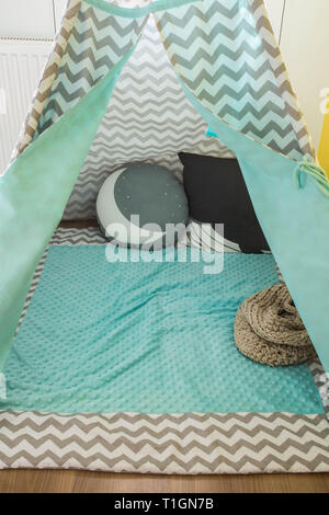 Children's Tipi tente, tente de jouer pour les enfants, design scandinave Banque D'Images