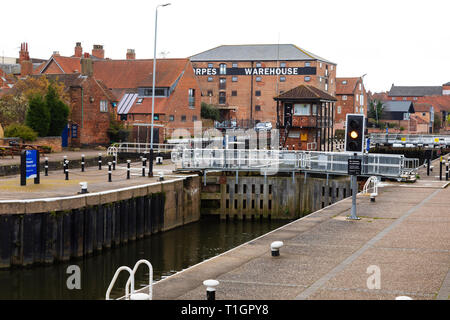 Blocage de la ville sur la rivière Trent, Newark on Trent, Nottinghamshire, Angleterre Banque D'Images