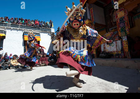 Mahakala masque Danse Cham effectue en monastère Bouddhiste. Banque D'Images