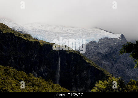 Rob Roy Glacier sur les flancs du pic du même nom. Le glacier est une ombre de d'elle-même, après avoir rempli toute la vallée et au-delà. Banque D'Images