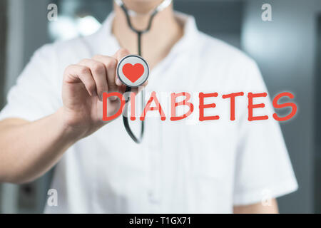 Doctor holding stethoscope avec signe du monde le diabète et le symbole du cœur Banque D'Images