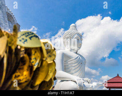 La statue du grand Bouddha de Phucket Thailande Banque D'Images