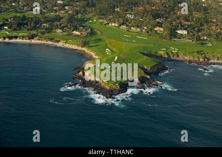 21 mars, 2019 Pebble Beach, Californie, USA vue aérienne sur l'emblématique Pebble Beach Golf lLinks - lieu de la 2019 US Open Golf Championship comme Banque D'Images