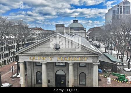 Quincy Market comme vu du Faneuil Hall, le centre-ville de Boston, Massachusetts, New England, United States of America Banque D'Images