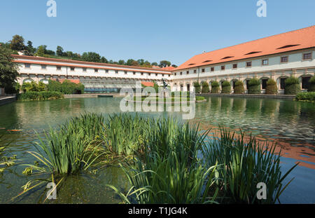 Prague : étang dans les jardins Wallenstein Banque D'Images