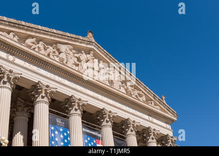 Archives nationales, Washington DC, USA. Vue de la façade du bâtiment finement sculptés de logement-nous Déclaration d'indépendance et déclaration des droits de l'homme Banque D'Images