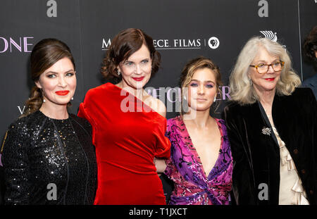 New York, États-Unis. Mar 25, 2019. NEW YORK, NY - 25 mars : Victoria Hill, Elizabeth McGovern, Haley Lu Richardson et Blythe Danner assister à 'l'Escorte' New York en première mondiale au Musée d'Art Moderne le 25 mars 2019 dans la ville de New York. Credit : Ron Adar/Alamy Live News Banque D'Images