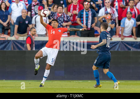 Houston, Texas, USA. 26Th Mar 2019. Le milieu de terrain Esteban Chili Pavez (14) lors d'un match amical entre les États-Unis et le Chili au stade BBVA Compass à Houston, Texas, le score à la demie 1-1 © Maria Lysaker/CSM. Credit : Cal Sport Media/Alamy Live News Banque D'Images